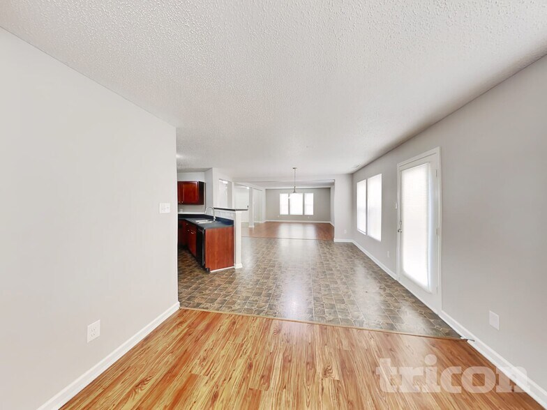 Building Photo - 901 Skywatch Ln