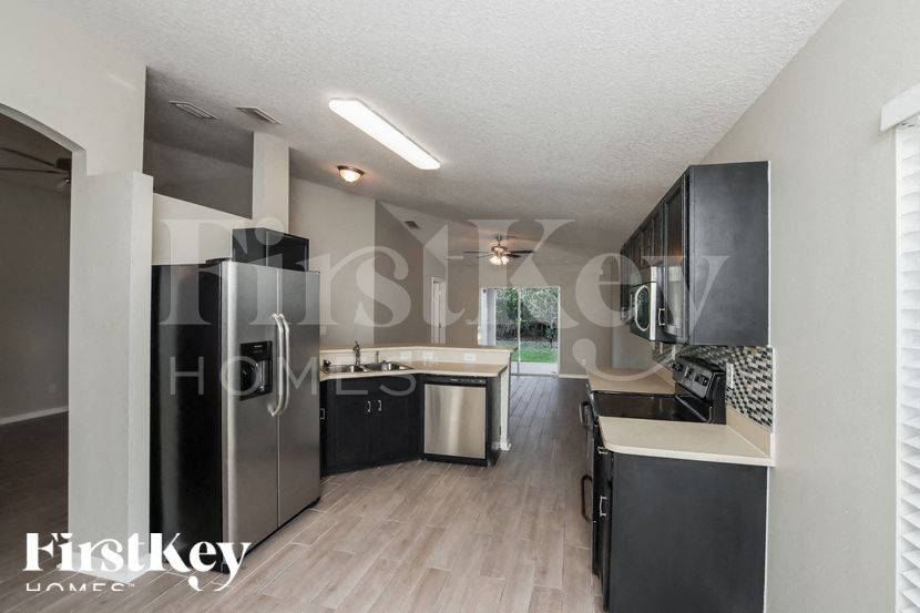 Building Photo - 530 Melanie Cir