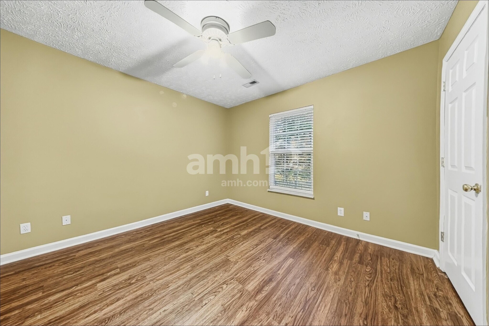 Building Photo - 1423 Newbury Ln