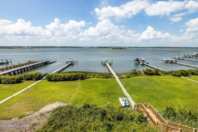 Building Photo - 8632 Sound Dr