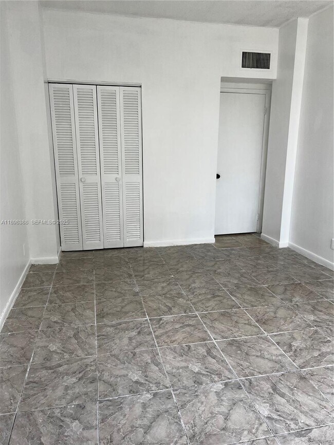 Building Photo - 1455 N Treasure Dr