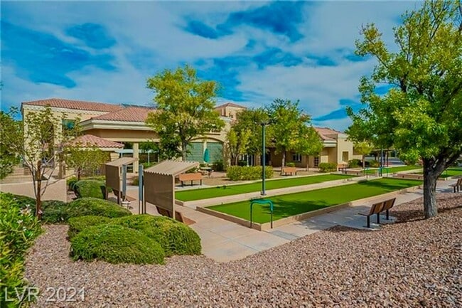Building Photo - Very Cute 2-Bedroom/2-Bathroom + Den, Single Story Home in Sun City Summerlin! 55+