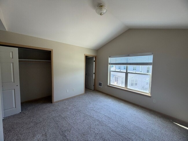 Building Photo - Charming 2-Story Townhome with Vaulted Ceilings