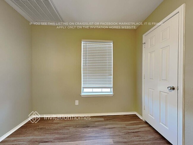 Building Photo - 8618 Fairfax Ave