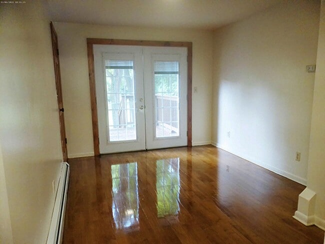 Building Photo - AVAILABLE 7/1/26 - Beautiful 5 Bedroom Sin...
