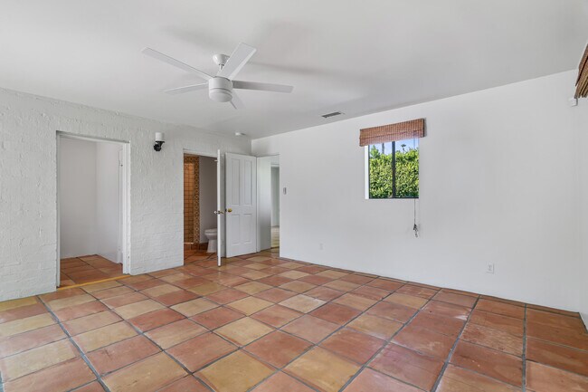 Building Photo - 839 N Avenida Olivos