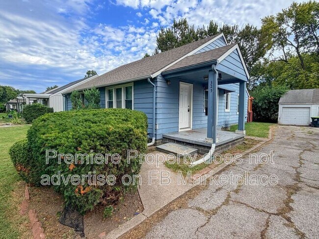 Building Photo - 325 E 28th Ave