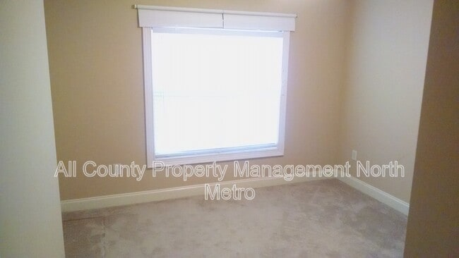 Building Photo - 6465 Chariot St