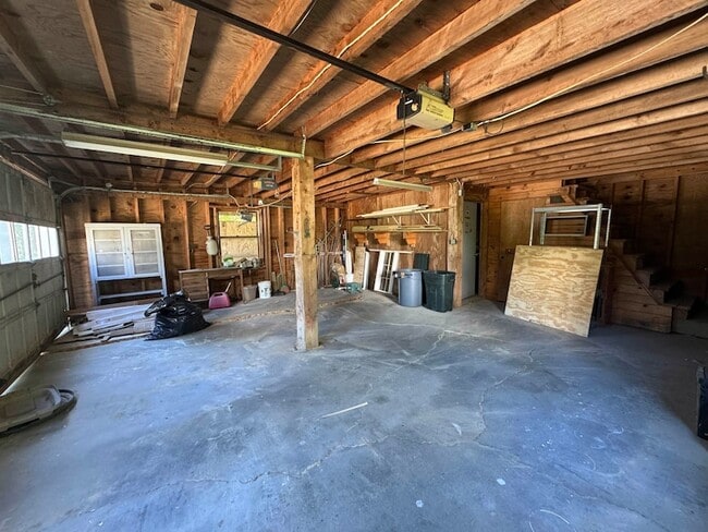 Building Photo - 473 Hapgood Pond Rd