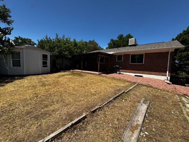 Building Photo - Spacious Aurora Home