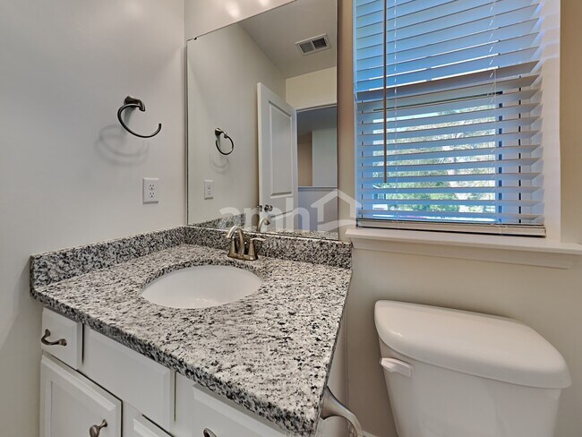 Building Photo - 984 Theodore Rd