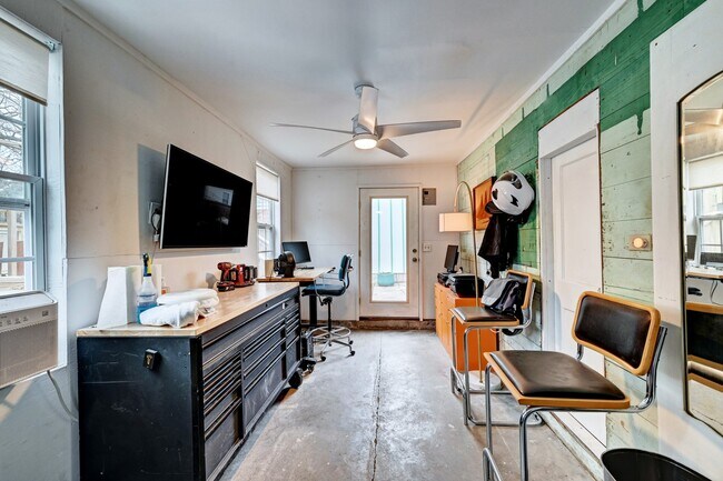 Building Photo - 3715 Avenue S 1/2