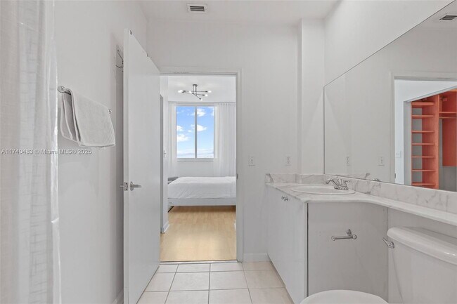 Building Photo - 2775 NE 187th St