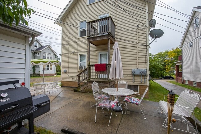 Building Photo - 3333 Desota Ave