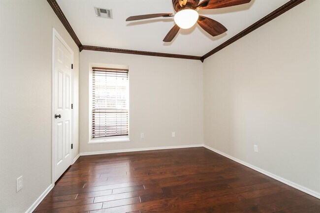 Building Photo - 2809 Victoria Dr