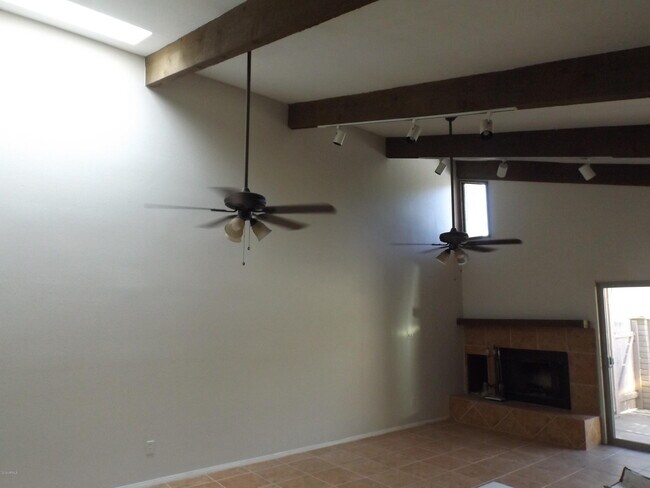 Building Photo - 2705 E Cactus Rd