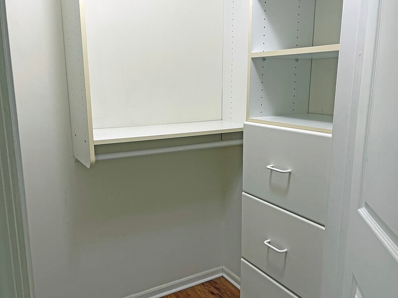 Building Photo - 12D Leva Dr