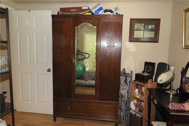 Building Photo - 1310 Pine St