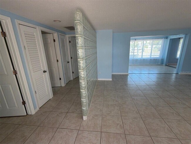 Building Photo - 561 Tarawitt Dr