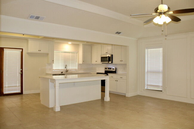Building Photo - 3009 Osceola Dr