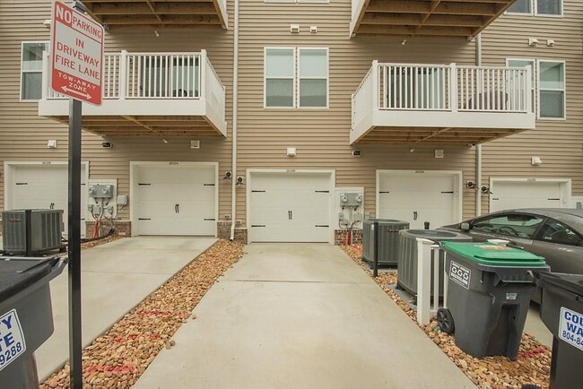 Building Photo - 2636 Lassen Dr