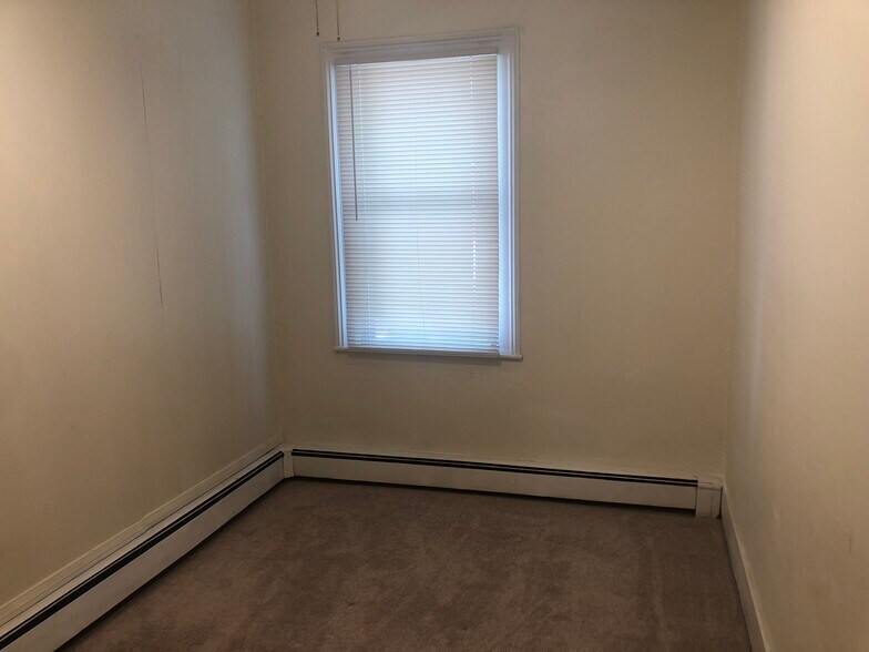 Building Photo - 1042 Erin St
