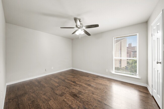 Building Photo - 12905 Woodforest Blvd