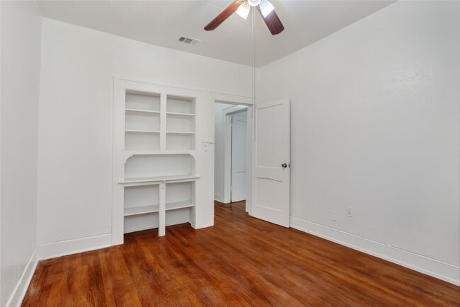 Building Photo - 5708 Live Oak St