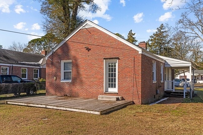 Building Photo - 1605 Oakwood Ave