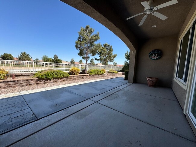 Building Photo - 55 + Community of Sun City Del Webb in App...