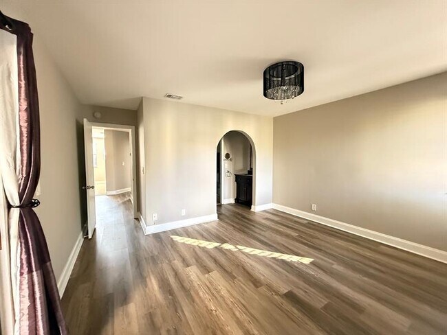 Building Photo - 5781 Riverside Dr