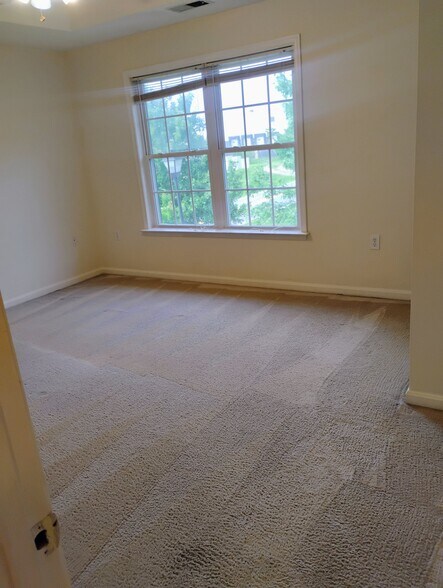 Building Photo - 8 Mabel Ln