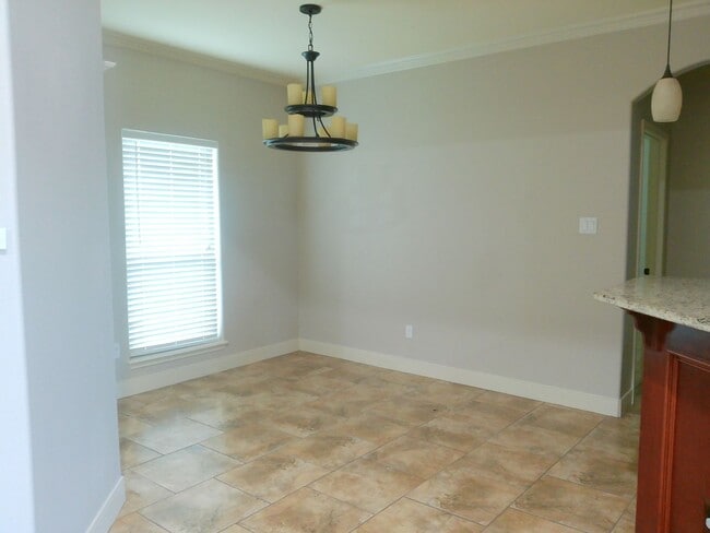 Building Photo - 4 Bedroom 3 Bath on the Island