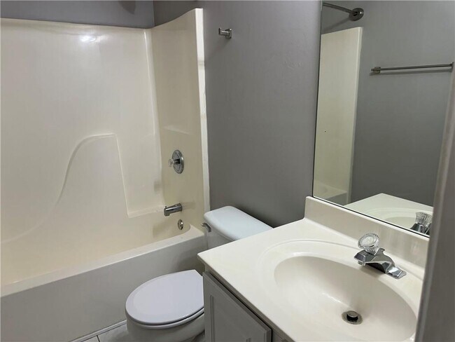 Building Photo - 3730 Golfe Links Dr