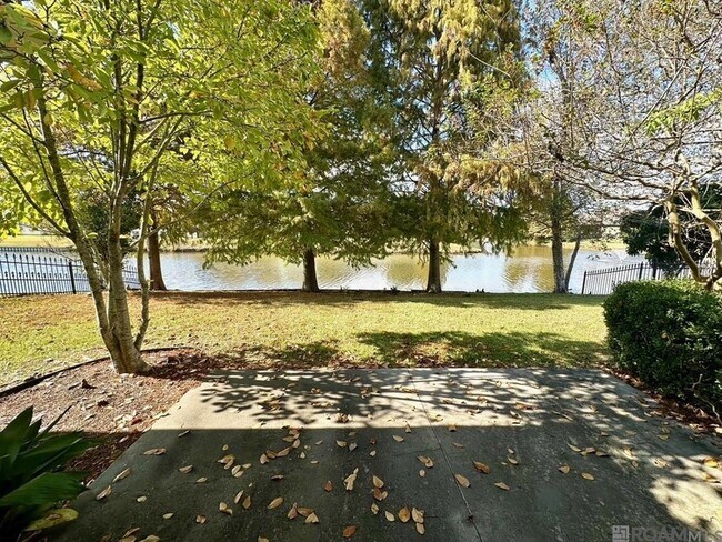 Building Photo - 10723 Hillbrook Ave