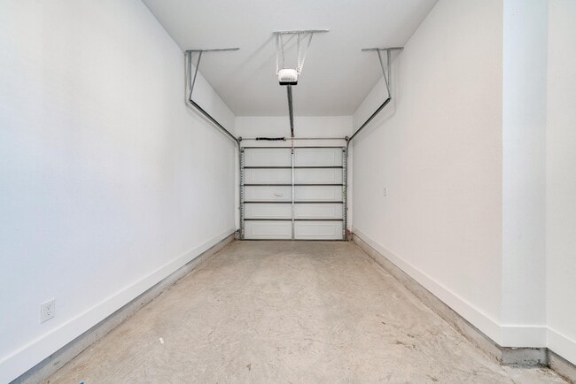 Building Photo - 1601 Mustang Dr