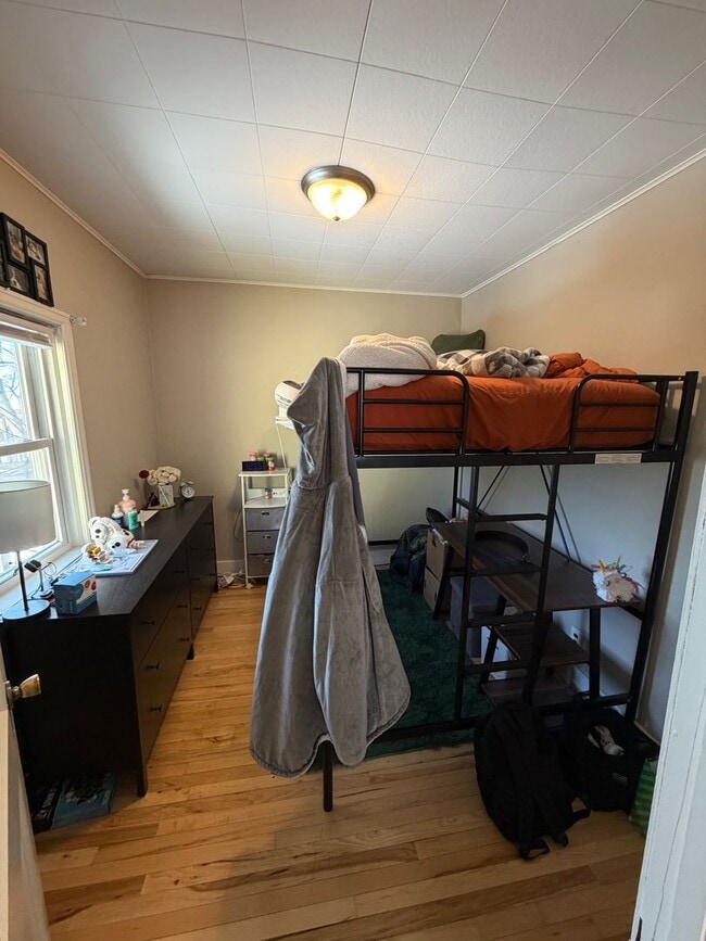 Building Photo - AVAILABLE JUNE 1ST 2026 - Beautiful 3 bed/2 bath House