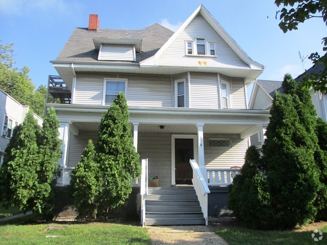 Building Photo - 314 E Locust St