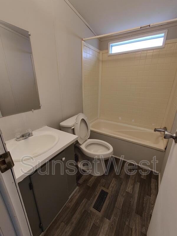Building Photo - 4512 Rainbow Ln