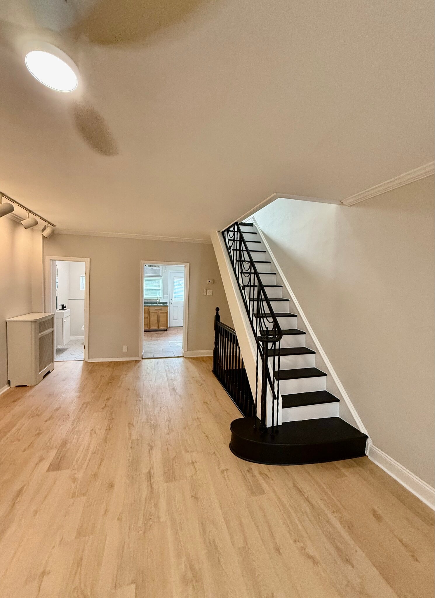 Building Photo - 2322 S Hutchinson St