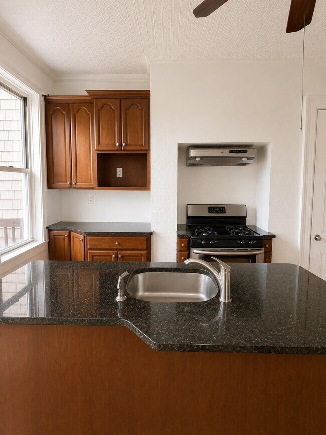 Building Photo - 60 Clifton Pl