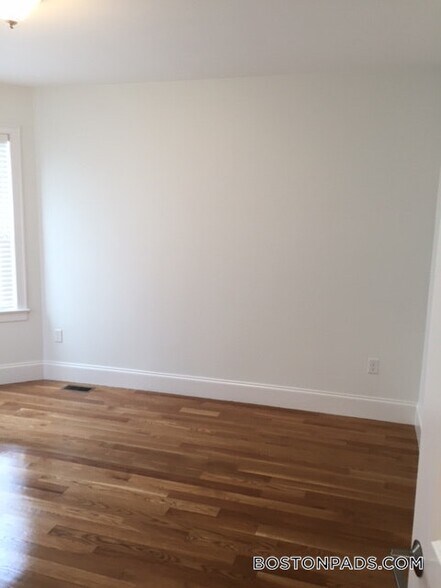 Building Photo - 16 Washburn St