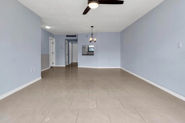 Building Photo - 1690 NE 191st St