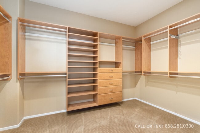 Building Photo - 1177 Parkview Dr
