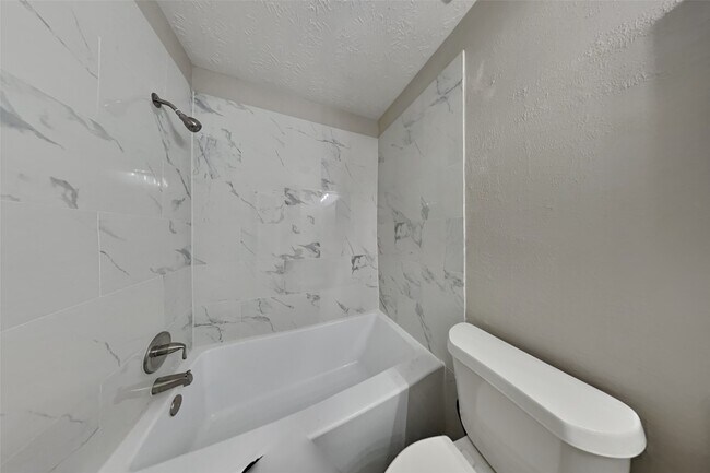 Building Photo - 16935 Valley Palms Dr