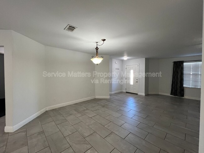 Building Photo - 2017 Coral Creek Dr