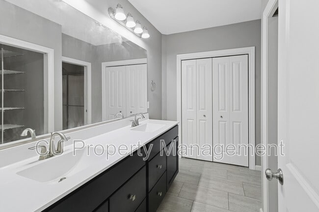 Building Photo - 3003 E Stillwater Landing