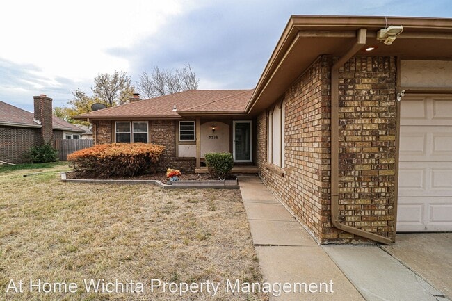 Building Photo - 3 br, 3 bath House - 2215 South Lori Lane