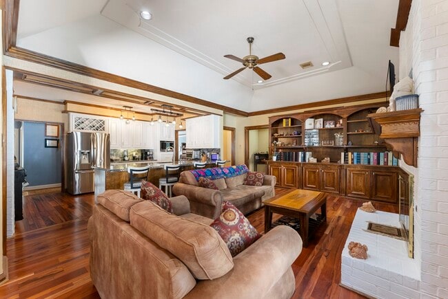 Building Photo - 11 Hornsilver Pl