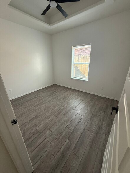 Building Photo - 2909 Basil Dr